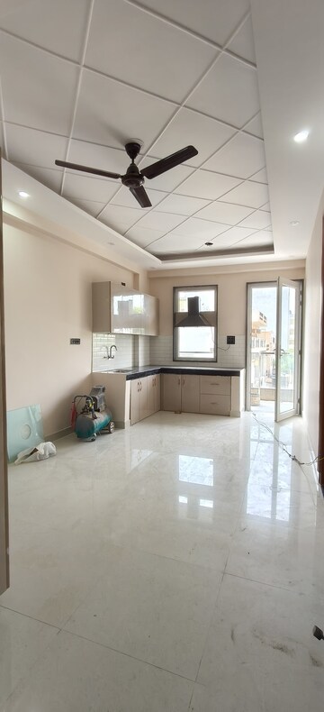 Kitchen in 1 BHK Builder Floor at Unitech Infospace, Sector 21 – for Rent