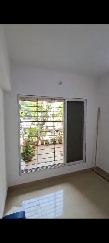 Room in 2 BHK Apartment at Kalina – for Rent