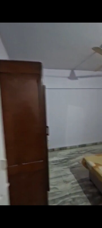 Furnished Amenities in 2 BHK Apartment at Vakola – for Rent