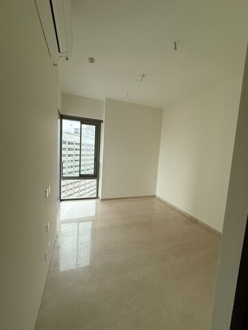 Room in 2 BHK Apartment at Piramal Mahalaxmi, Mahalaxmi – for Rent