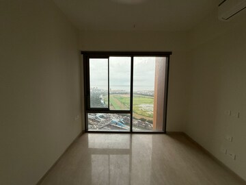 Room in 2 BHK Apartment at Piramal Mahalaxmi, Mahalaxmi – for Rent