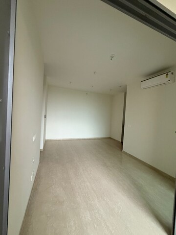 Room in 2 BHK Apartment at Piramal Mahalaxmi, Mahalaxmi – for Rent