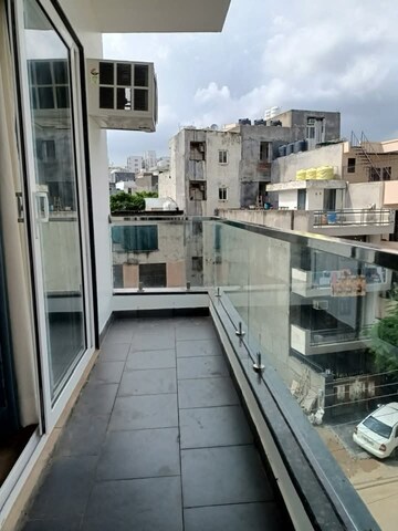 Balcony in 1 BHK Builder Floor at The Estate Floors, Sector 43 – for Rent