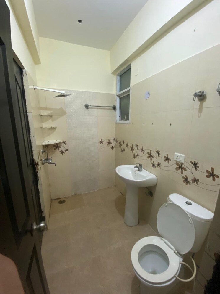 Bathroom, prateek-wisteria 3 Bedroom 1385 Sq.Ft. Apartment In Sector 77 Noida 9726644