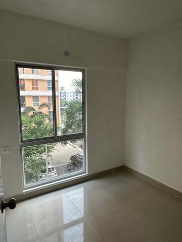 Room in 2 BHK Apartment at Kundan Plaza, Chinar Park – for Rent