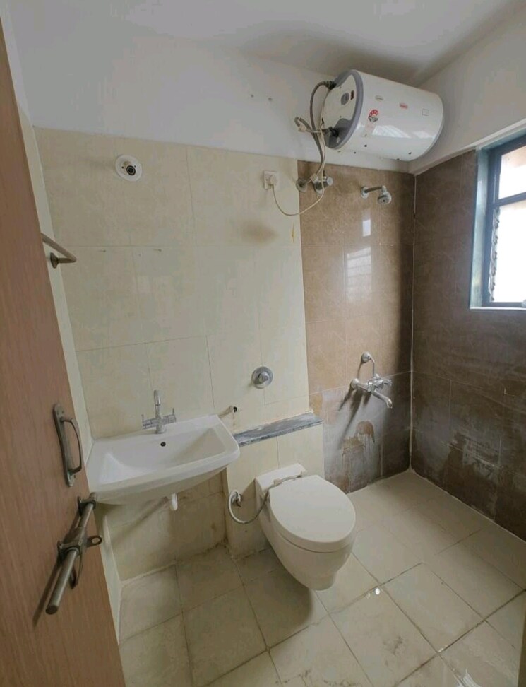 Bathroom, raheja-vistas-phase-3 2 Bedroom 754 Sq.Ft. Apartment In Mohammadwadi Pune 9726655