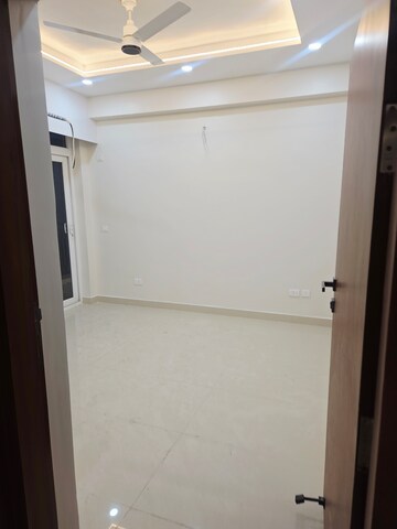 Room in 3 BHK Apartment at Ansal API Celebrity Gardens, Sushant Golf City – for Rent