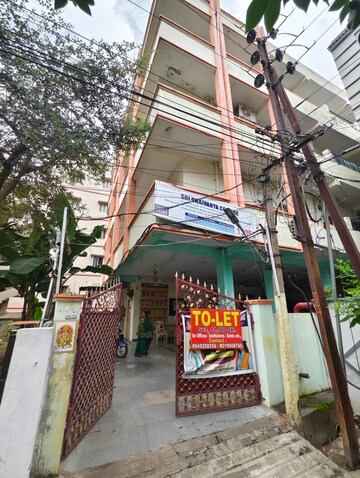  Showroom For Rent in Benz Circle