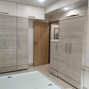 Room in 2 BHK Apartment at Andheri West – for Rent