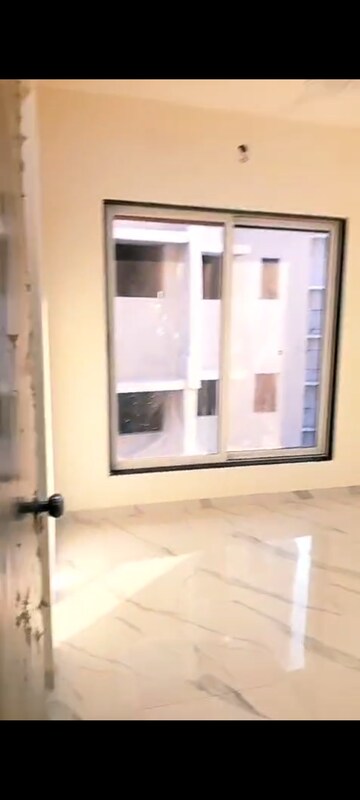 Room in 2 BHK Apartment at Vakola – for Rent