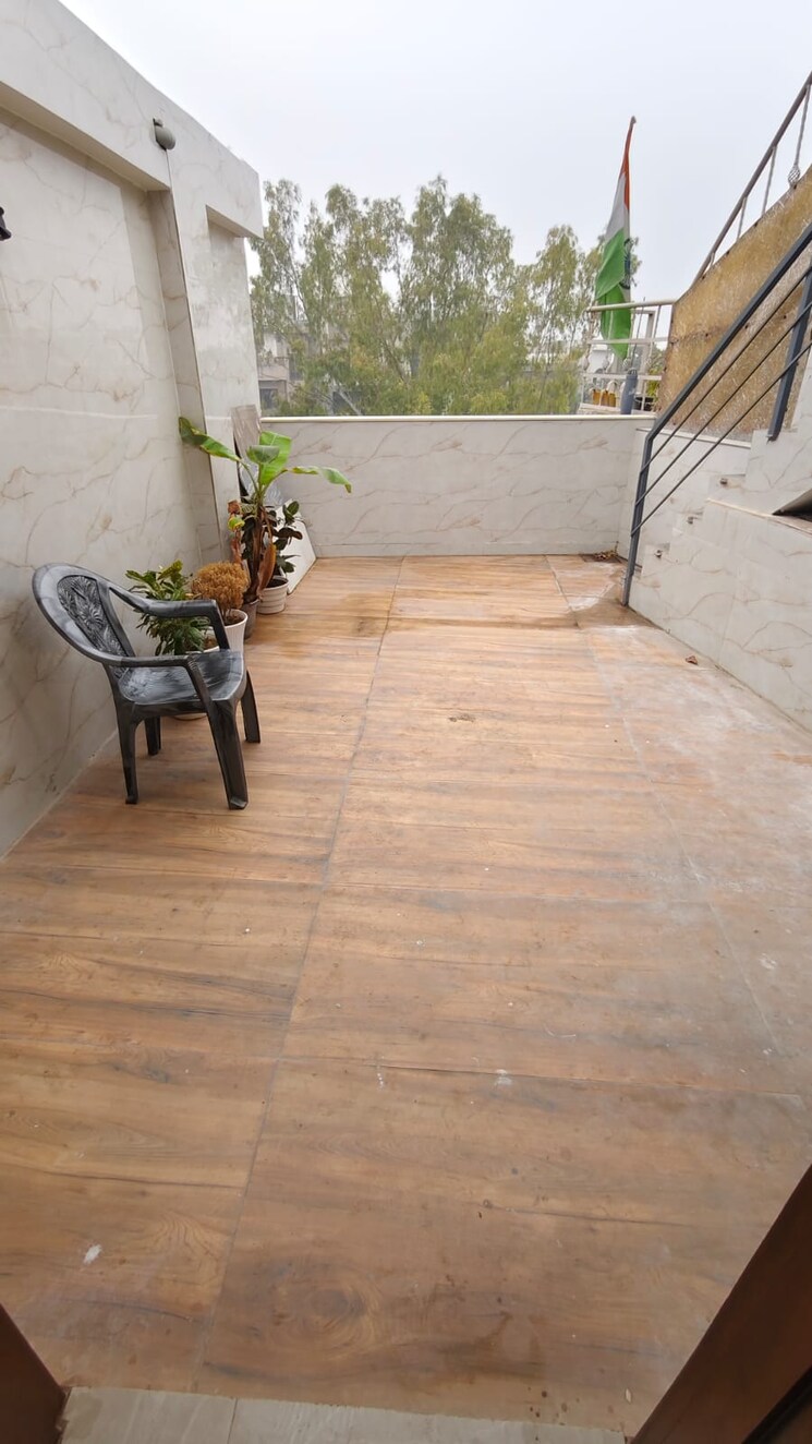 Terrace, kalkaji 3 Bedroom 1700 Sq.Ft. Builder Floor In Kalkaji Delhi 9726753