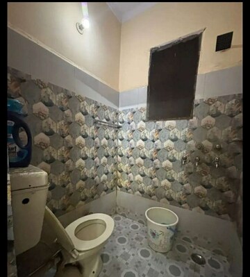 Bathroom in 2.5 BHK Builder Floor at Ramesh Nagar – for Rent