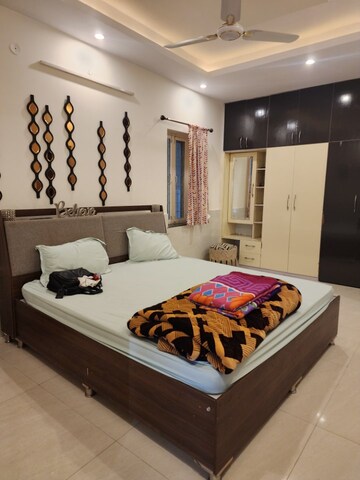 Bedroom in 1.5 BHK Apartment at JakhaN-Rajpur Road – for Rent