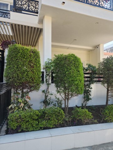 Balcony in 1.5 BHK Apartment at JakhaN-Rajpur Road – for Rent