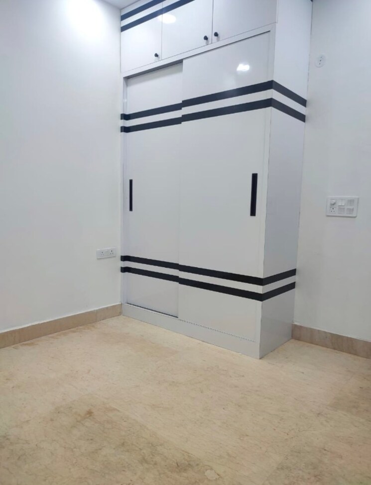 Room, chittaranjan park 3 Bedroom 1500 Sq.Ft. Builder Floor In Chittaranjan Park Delhi 9726808