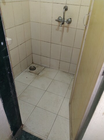 Bathroom in 1.5 BHK Apartment at Kulswamini CHS, Airoli Sector 20 – for Sale