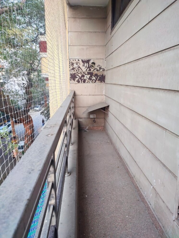 Balcony, chittaranjan park 3 Bedroom 1500 Sq.Ft. Builder Floor In Chittaranjan Park Delhi 9726831
