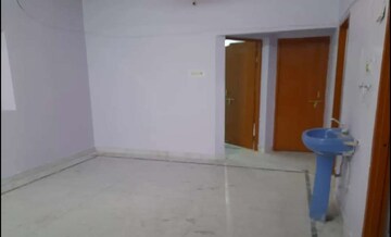 Room in  Office Space at Hazratganj – for Rent