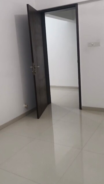 Room in 4 BHK Apartment at Alcon Royce, Kondhwa – for Rent