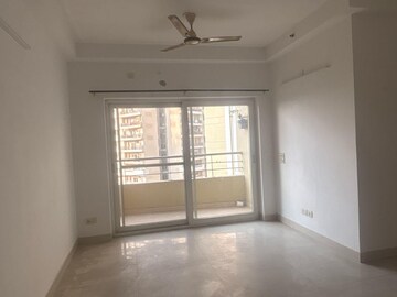Room in 3 BHK Apartment at Purvanchal Royal Park, Sector 137 – for Rent
