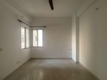 Room in 3 BHK Apartment at Purvanchal Royal Park, Sector 137 – for Rent