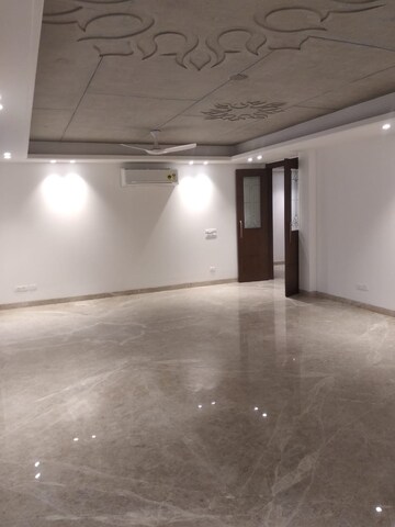 Room in 3 BHK Apartment at Panchsheel Enclave – for Rent