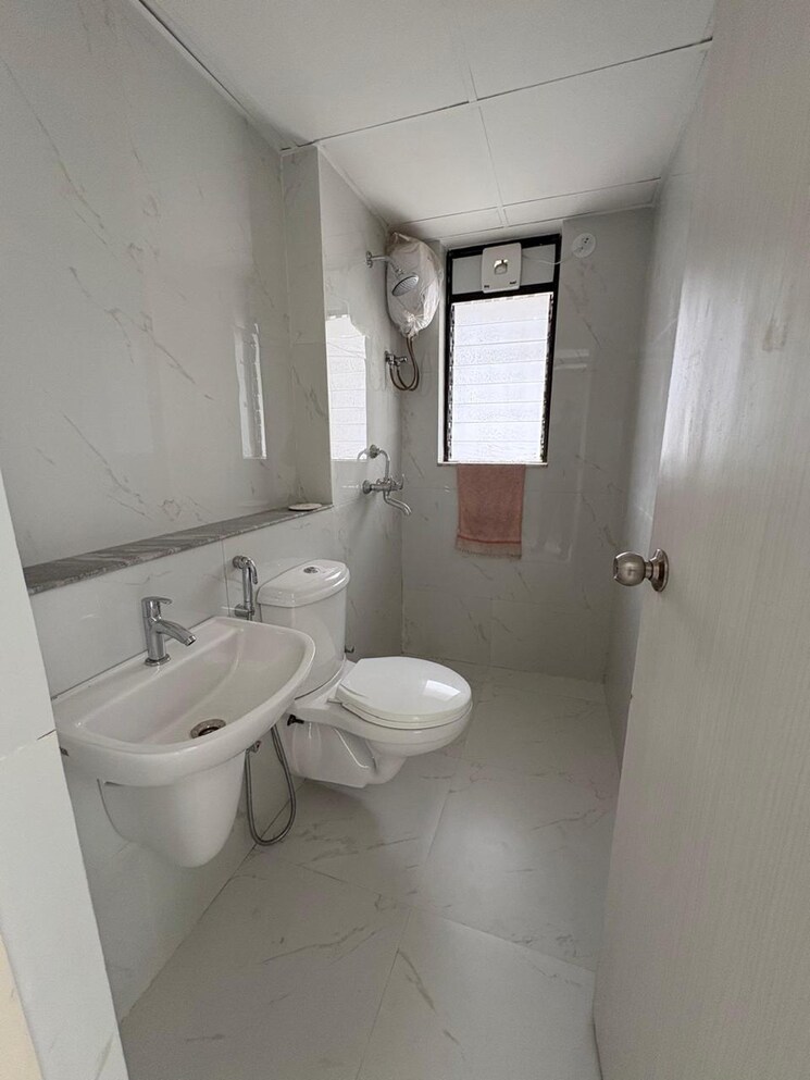 Bathroom, runwal-gardens-phase-2 1 Bedroom 400 Sq.Ft. Apartment In Kalyan Shilphata Road Thane 9726873