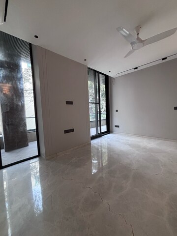 Room in 3 BHK Builder Floor at Safdarjung Enclave – for Sale