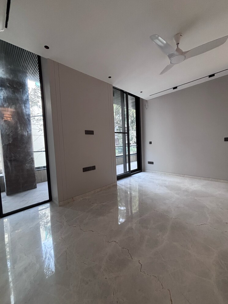 Room, safdarjung enclave 3 Bedroom 250 Sq.Yd. Builder Floor In Safdarjung Enclave Delhi 9726887