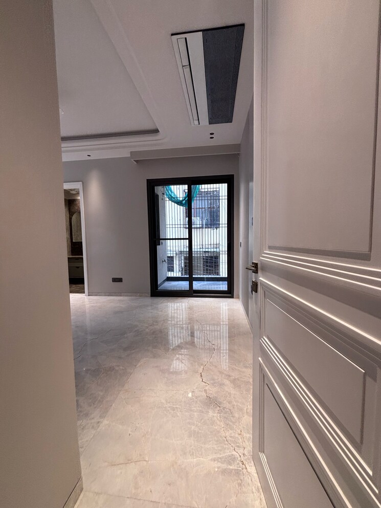 Room, safdarjung enclave 3 Bedroom 250 Sq.Yd. Builder Floor In Safdarjung Enclave Delhi 9726887