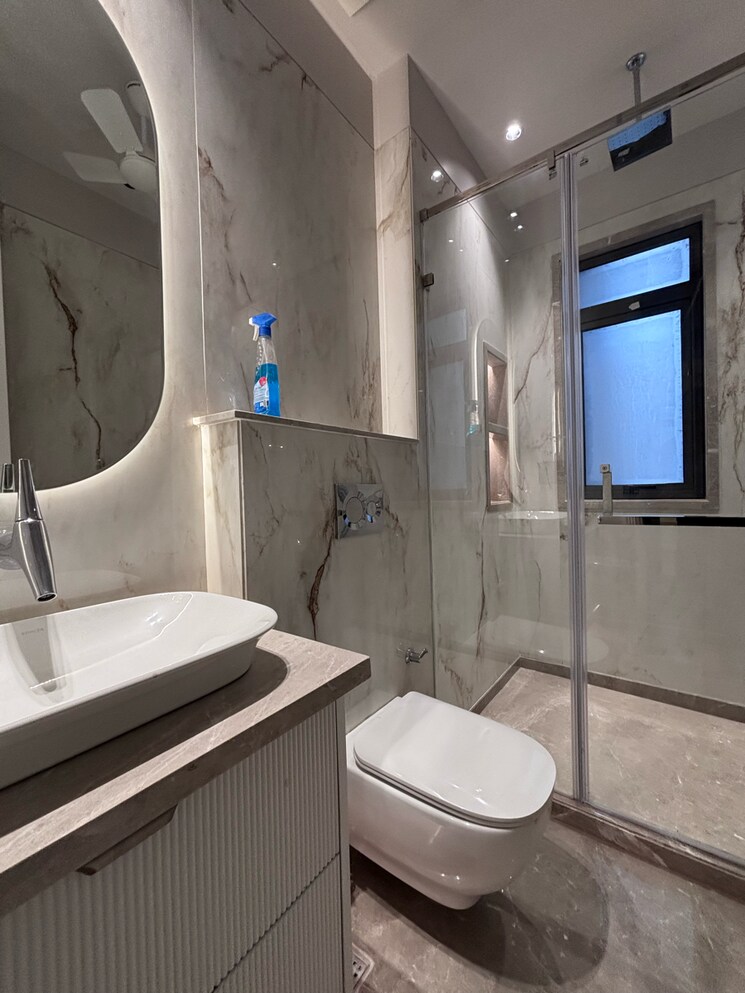 Bathroom, safdarjung enclave 3 Bedroom 250 Sq.Yd. Builder Floor In Safdarjung Enclave Delhi 9726887