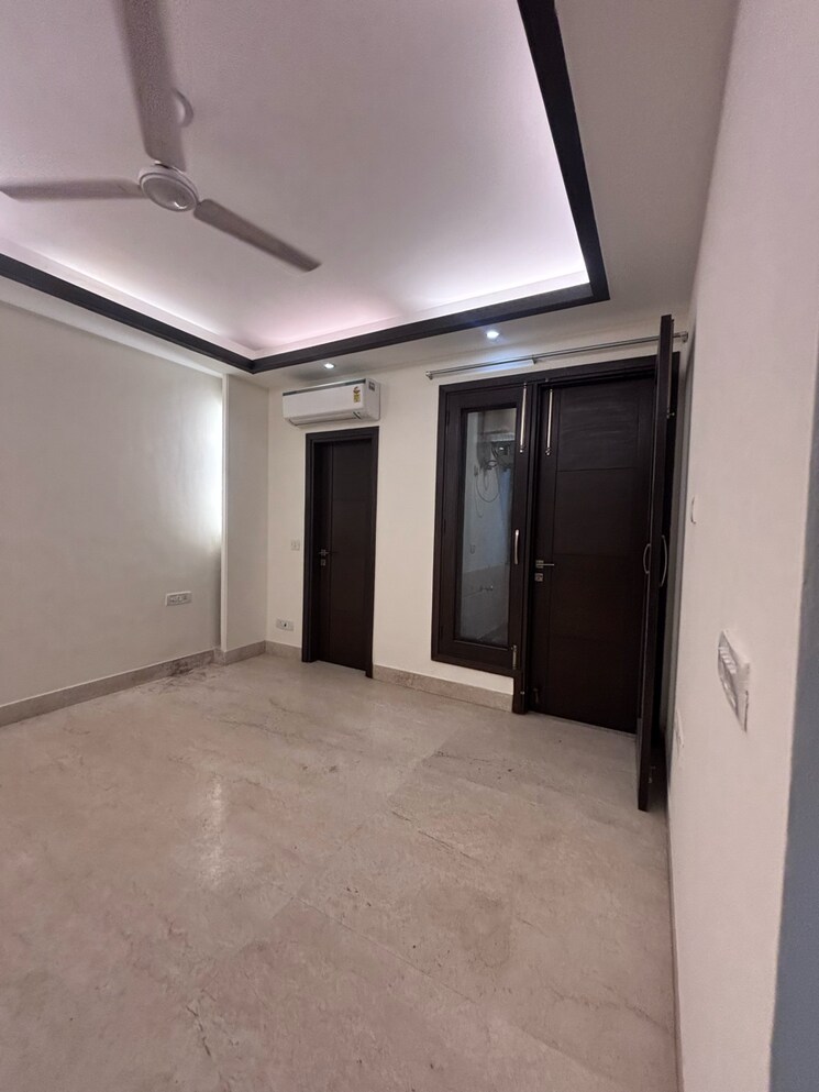 Room, safdarjung enclave 3 Bedroom 200 Sq.Yd. Builder Floor In Safdarjung Enclave Delhi 9726888