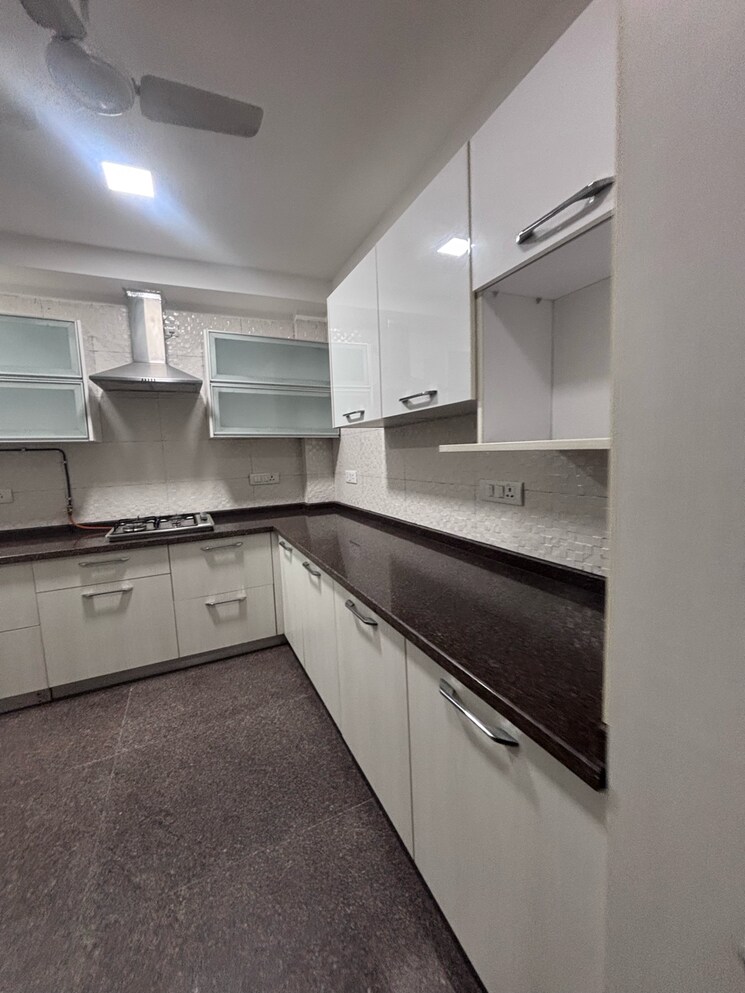 Kitchen, safdarjung enclave 3 Bedroom 200 Sq.Yd. Builder Floor In Safdarjung Enclave Delhi 9726888