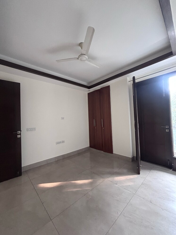 Room, safdarjung enclave 3 Bedroom 200 Sq.Yd. Builder Floor In Safdarjung Enclave Delhi 9726888