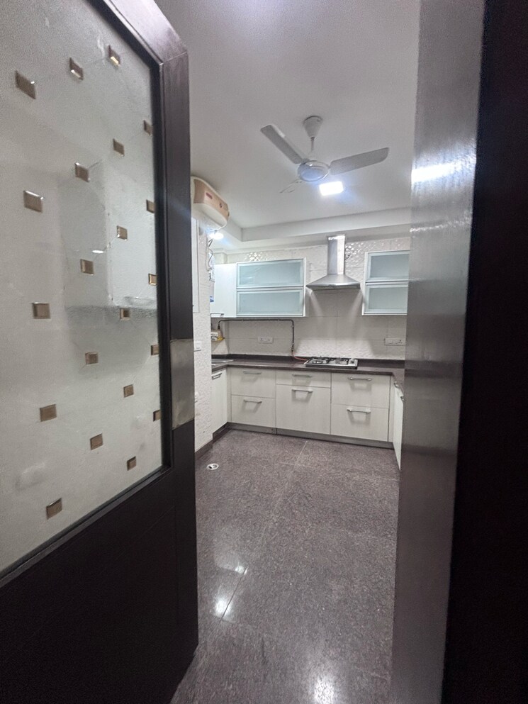 Kitchen, safdarjung enclave 3 Bedroom 200 Sq.Yd. Builder Floor In Safdarjung Enclave Delhi 9726888