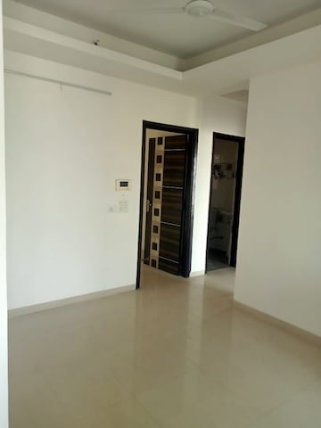 Room in 3 BHK Apartment at Gaur City 2 - 14th Avenue, Sector 16c Greater Noida – for Rent