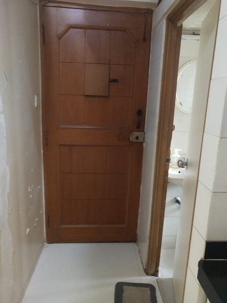 Bathroom, deepti-shakti-mukti-chs 3 Bedroom 1100 Sq.Ft. Apartment In Andheri West Mumbai 9726912