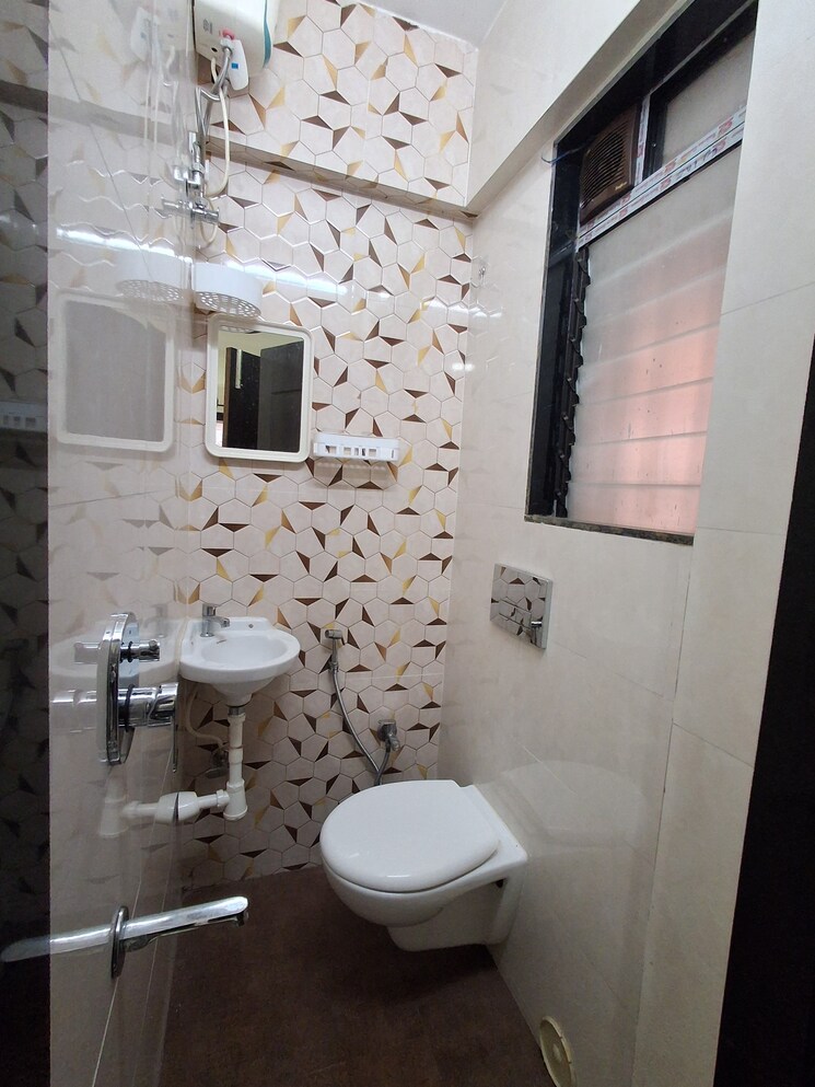 Bathroom, sindhi-society 2 Bedroom 625 Sq.Ft. Apartment In Chembur Mumbai 9726945