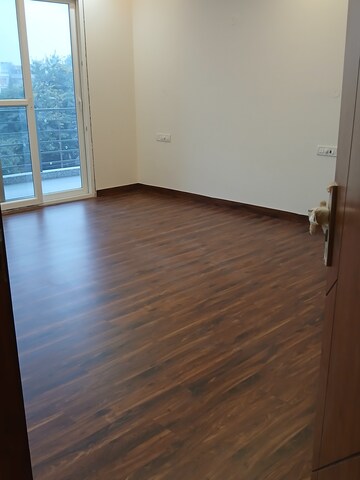 Furnished Amenities in 4 BHK Builder Floor at Uppal Southend, Sector 49 – for Rent