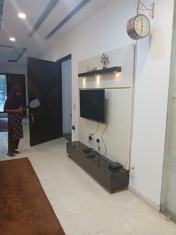 Team Area in 4 BHK Builder Floor at Unitech South City II, Sector 50 – for Rent