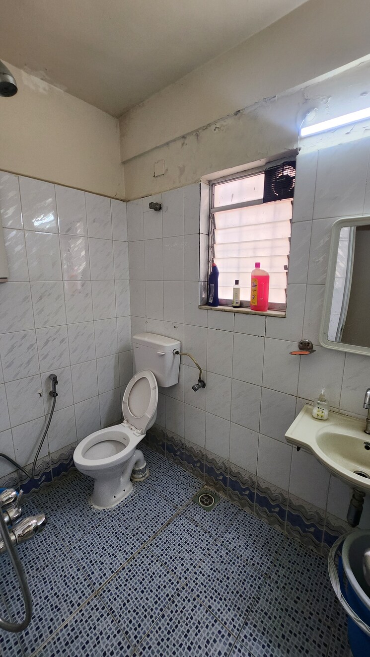 Bathroom, lunkad-zodiac 1 Bedroom 550 Sq.Ft. Apartment In Viman Nagar Pune 9726978