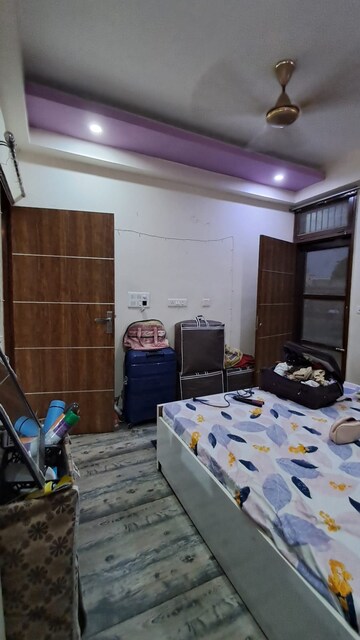 Room in 3 BHK Builder Floor at Sector 15 – for Rent