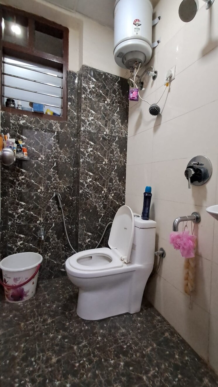 Bathroom, sector 15 3 Bedroom 1500 Sq.Ft. Builder Floor In Sector 15 Gurgaon 9726989