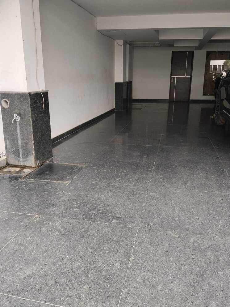  Parking, sector 15 3 Bedroom 1800 Sq.Ft. Builder Floor In Sector 15 Gurgaon 9726993