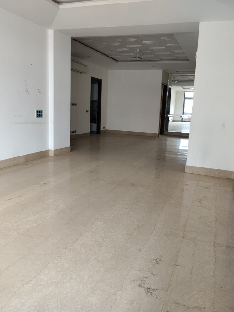 Room, sector 15 3 Bedroom 1800 Sq.Ft. Builder Floor In Sector 15 Gurgaon 9726993