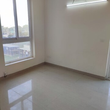 2 BHK Apartment For Rent in Emaar Emerald Estate, Sector 65