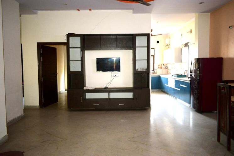 Room, sector 14 4 Bedroom 2500 Sq.Ft. Builder Floor In Sector 14 Gurgaon 9727007