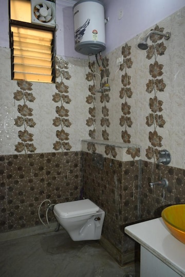 Bathroom in 4 BHK Builder Floor at Sector 14 – for Rent