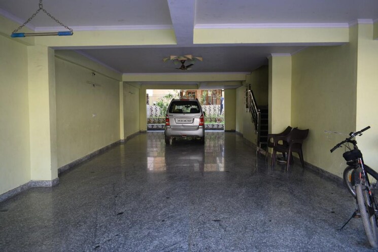  Parking, sector 14 4 Bedroom 2500 Sq.Ft. Builder Floor In Sector 14 Gurgaon 9727007