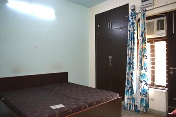 Bedroom in 4 BHK Builder Floor at Sector 14 – for Rent